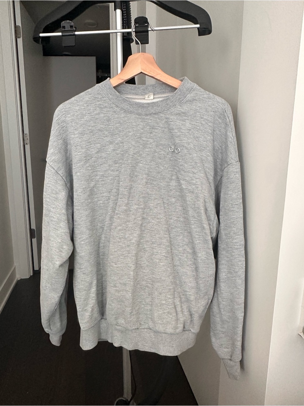 ALO Light Gray Accolade Crewneck Sweatshirt
